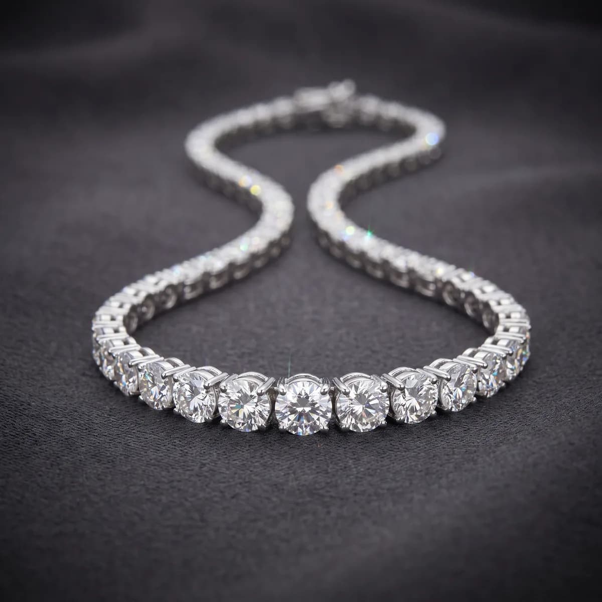 Serein Rivière — Graduated diamond line necklace, 18k white gold.